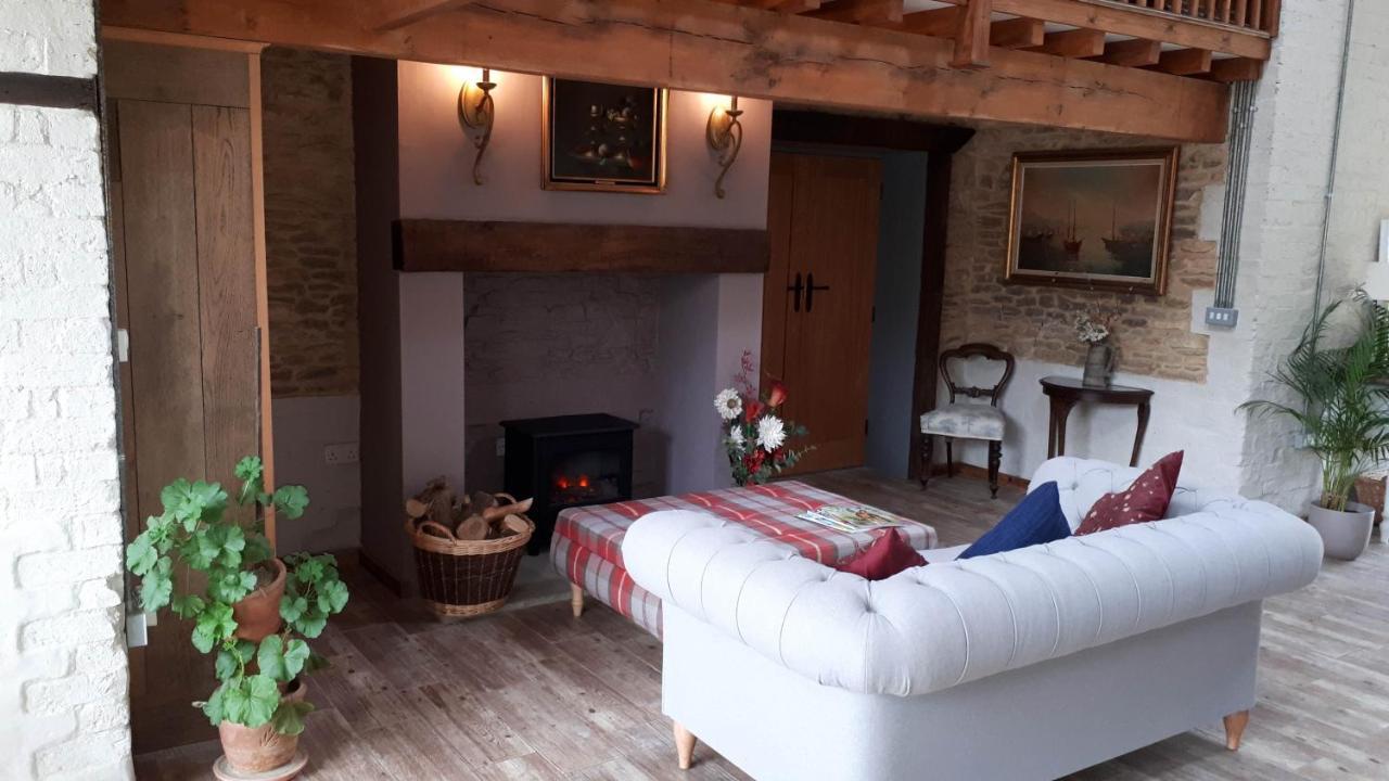 The Byre North End Farm Bed & Breakfast Ashton Keynes Ngoại thất bức ảnh