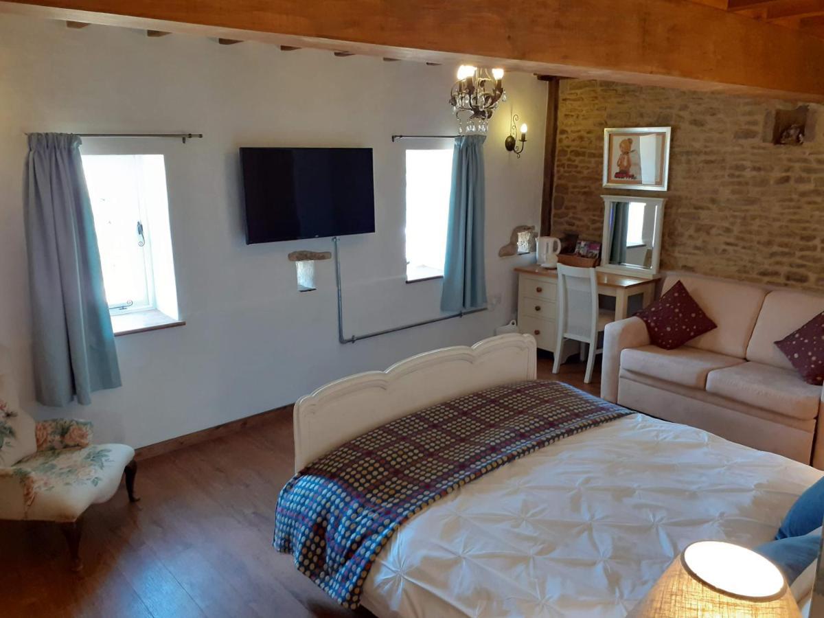 The Byre North End Farm Bed & Breakfast Ashton Keynes Ngoại thất bức ảnh